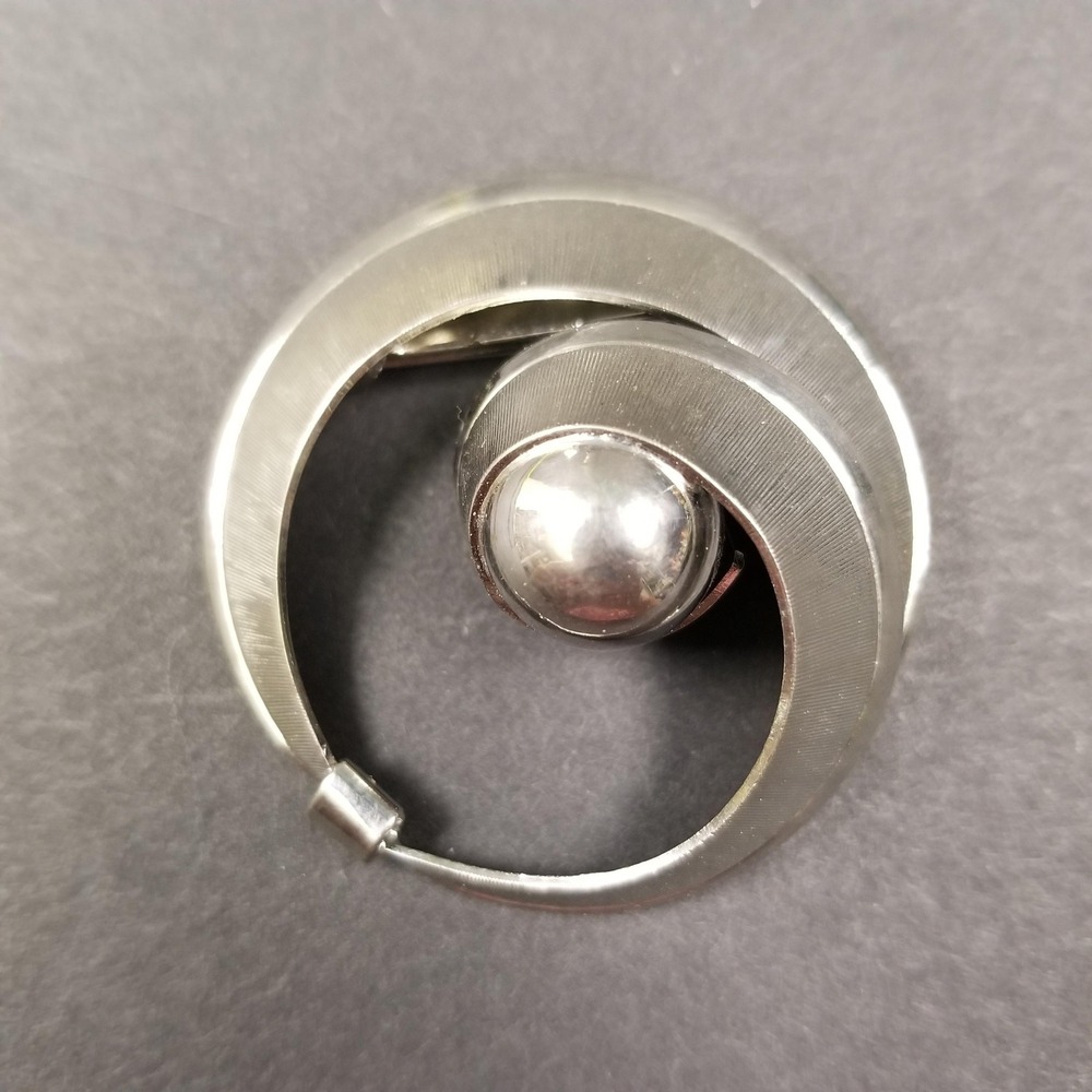 Vintage Mid Century Modern Silver Tone Spiral Orb Brooch Pin 1.5 Inch MCM Retro